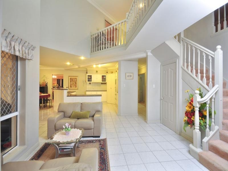 12 Jefferson Place, Stretton QLD 4116