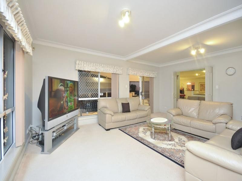 12 Jefferson Place, Stretton QLD 4116