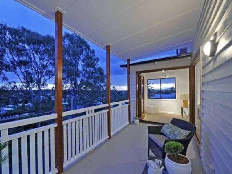 54 Waverley Road, Camp Hill QLD 4152