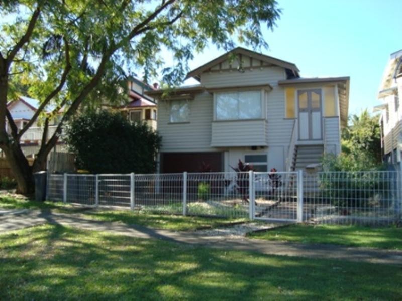 13 Curtis Street, Norman Park QLD 4170