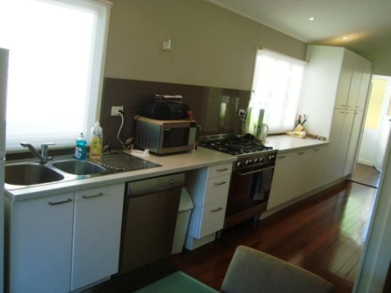 13 Curtis Street, Norman Park QLD 4170