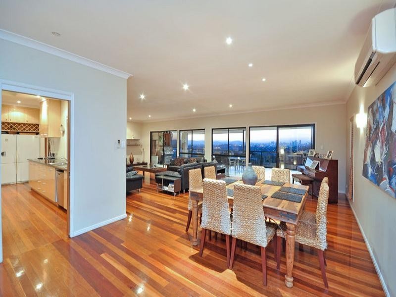 62 Kneale Street, Holland Park West QLD 4121