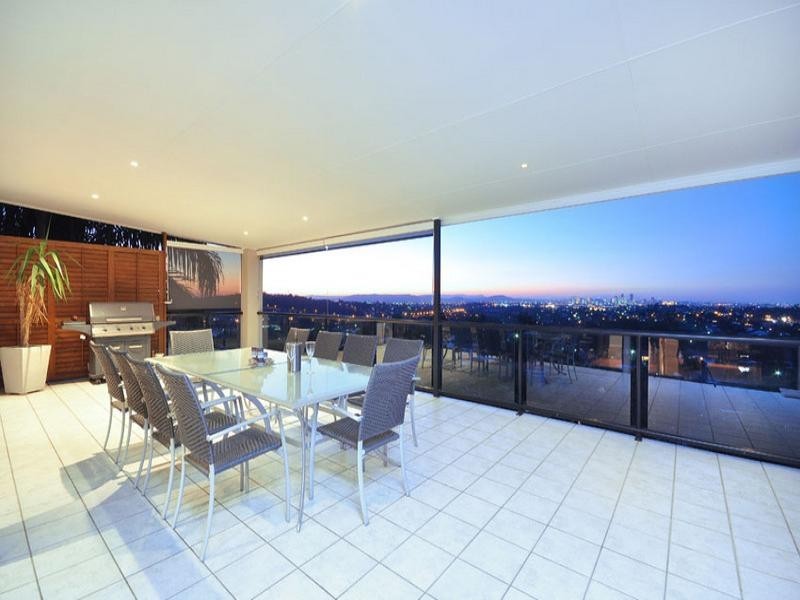 62 Kneale Street, Holland Park West QLD 4121