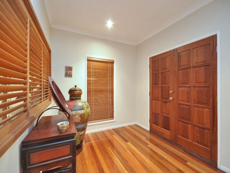 62 Kneale Street, Holland Park West QLD 4121