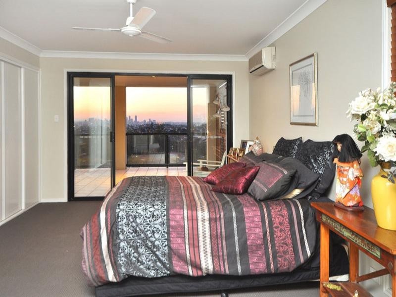 62 Kneale Street, Holland Park West QLD 4121