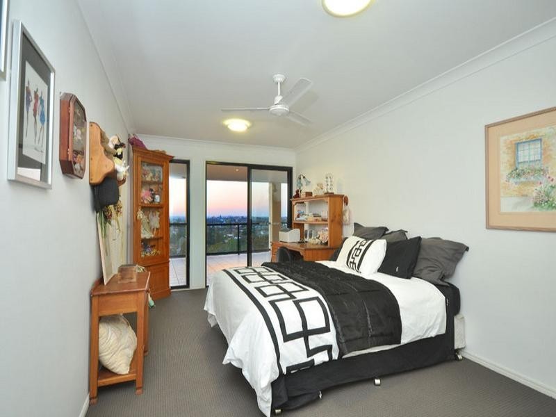 62 Kneale Street, Holland Park West QLD 4121