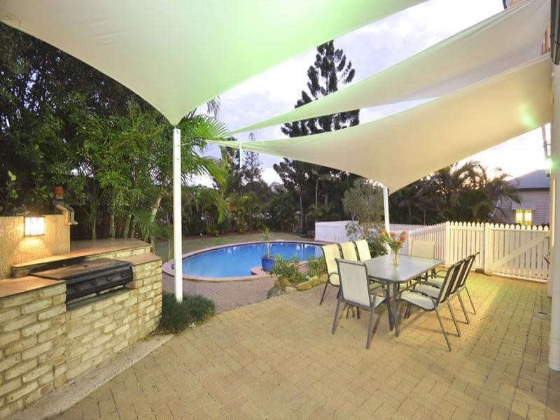 67 Hipwood Avenue, Coorparoo QLD 4151