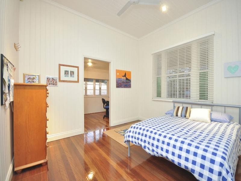 67 Hipwood Avenue, Coorparoo QLD 4151