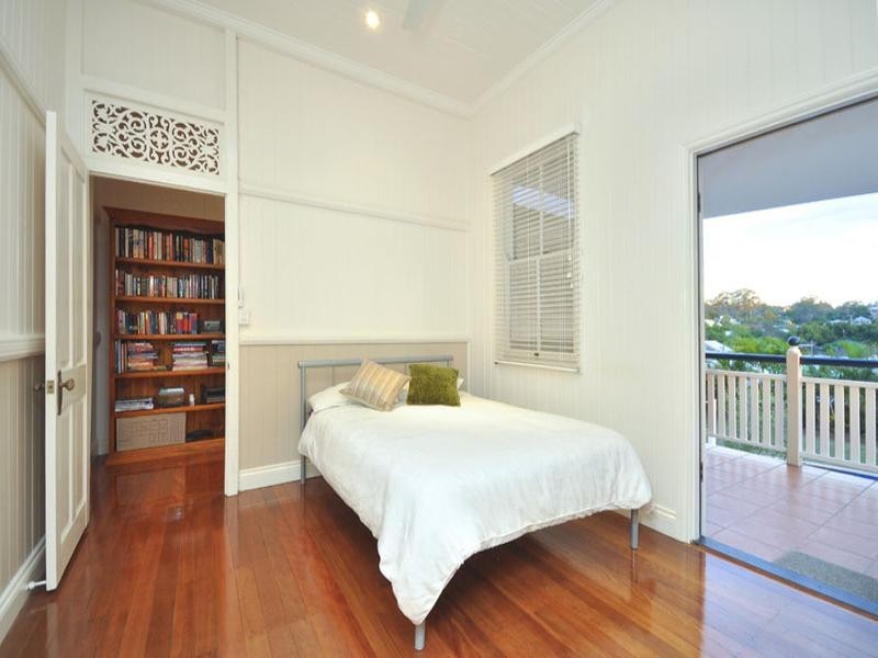 67 Hipwood Avenue, Coorparoo QLD 4151