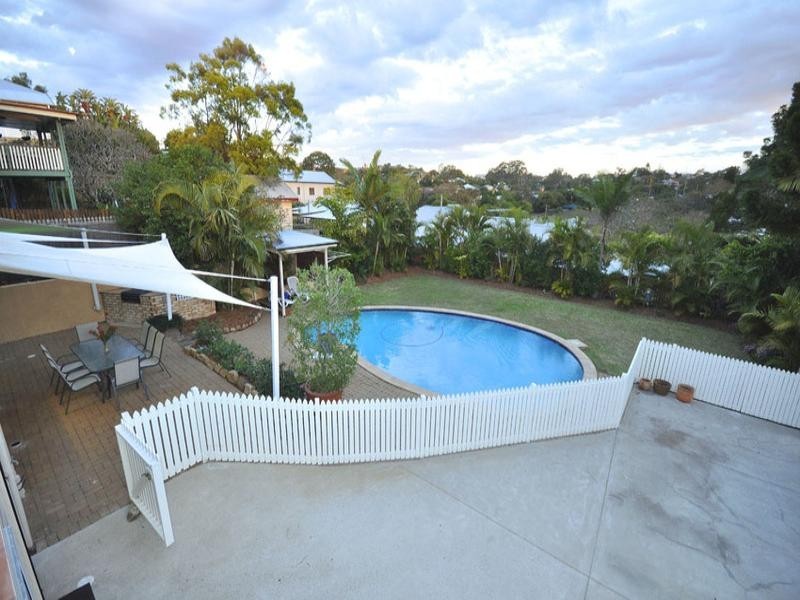 67 Hipwood Avenue, Coorparoo QLD 4151