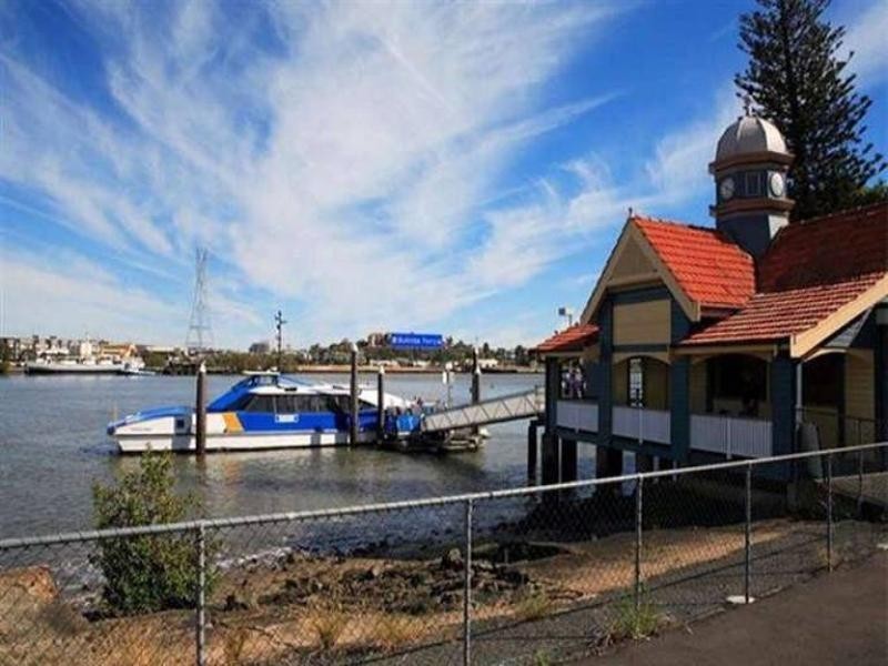 19 Pine Street, Bulimba QLD 4171