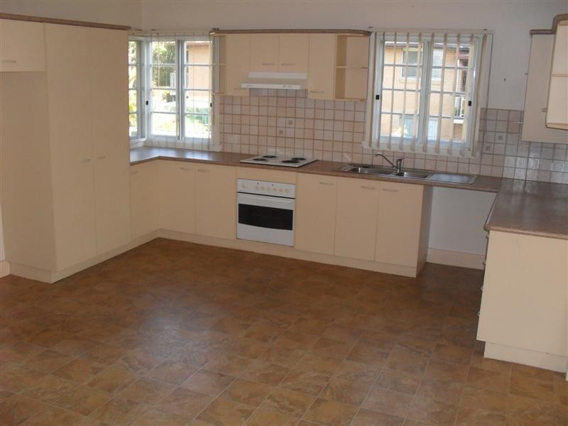 76 Scrub Road, Carindale QLD 4152