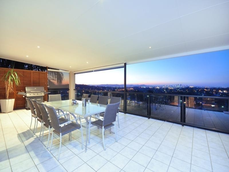 62 Kneale Street, Holland Park West QLD 4121