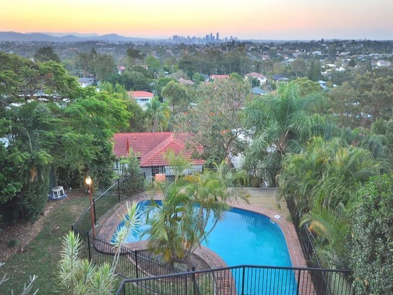 62 Kneale Street, Holland Park West QLD 4121