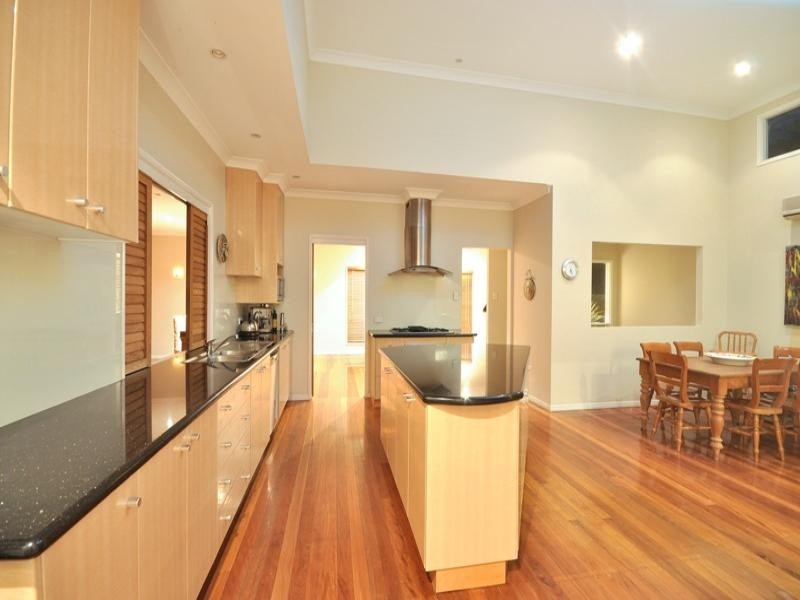 62 Kneale Street, Holland Park West QLD 4121