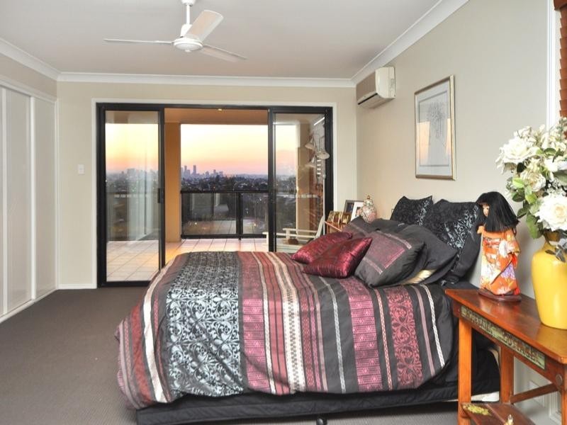 62 Kneale Street, Holland Park West QLD 4121