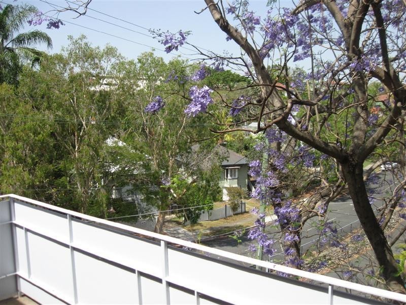 8/387 Cavendish Road, Coorparoo QLD 4151