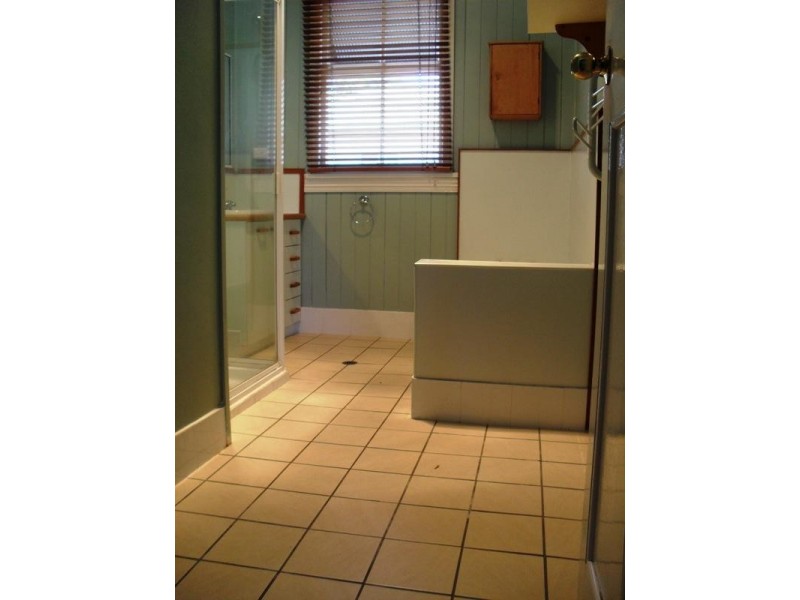 69 Gladstone Street, Coorparoo QLD 4151