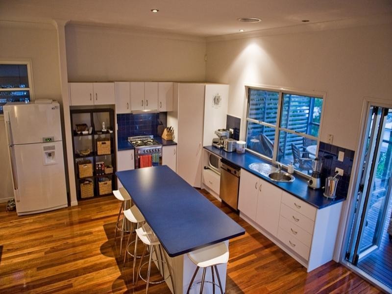 24 Donald Street, Camp Hill QLD 4152