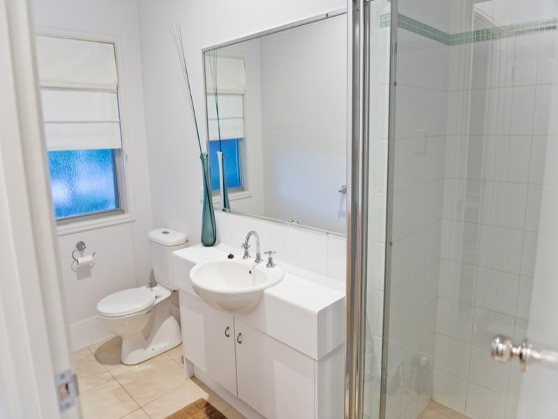 24 Donald Street, Camp Hill QLD 4152