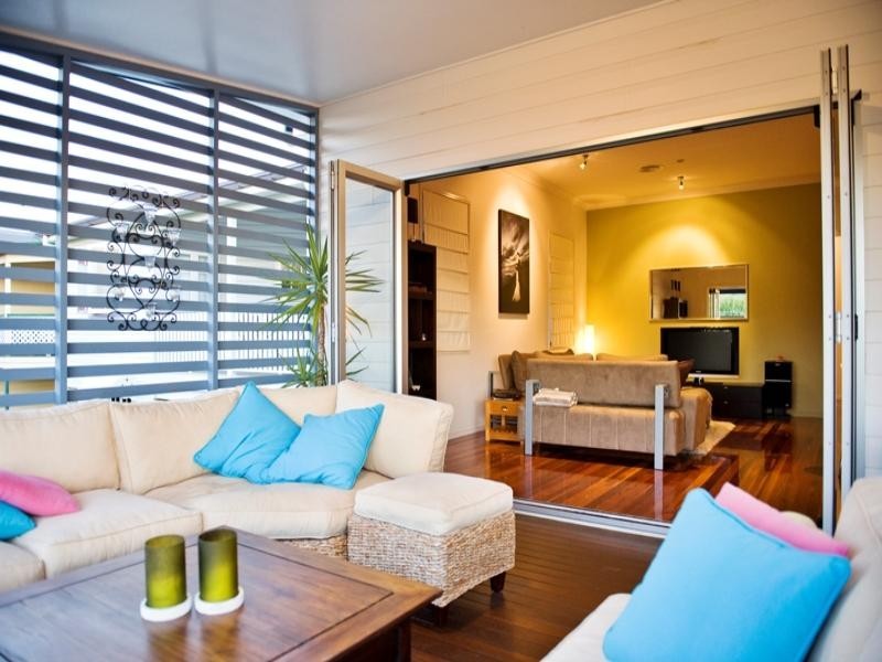 24 Donald Street, Camp Hill QLD 4152