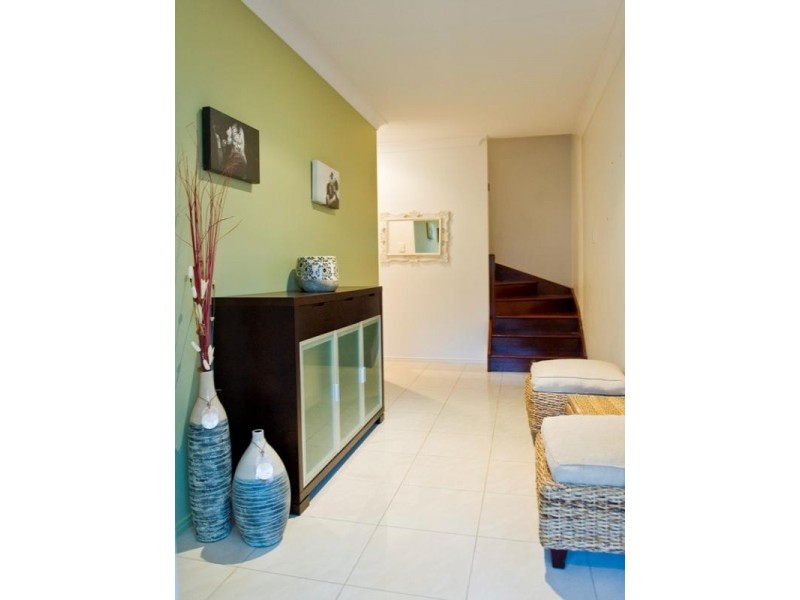 24 Donald Street, Camp Hill QLD 4152