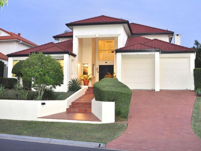 35 Windsor Place, Carindale QLD 4152