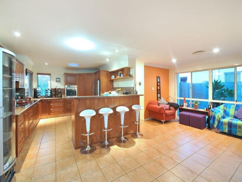 35 Windsor Place, Carindale QLD 4152