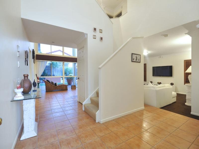 35 Windsor Place, Carindale QLD 4152