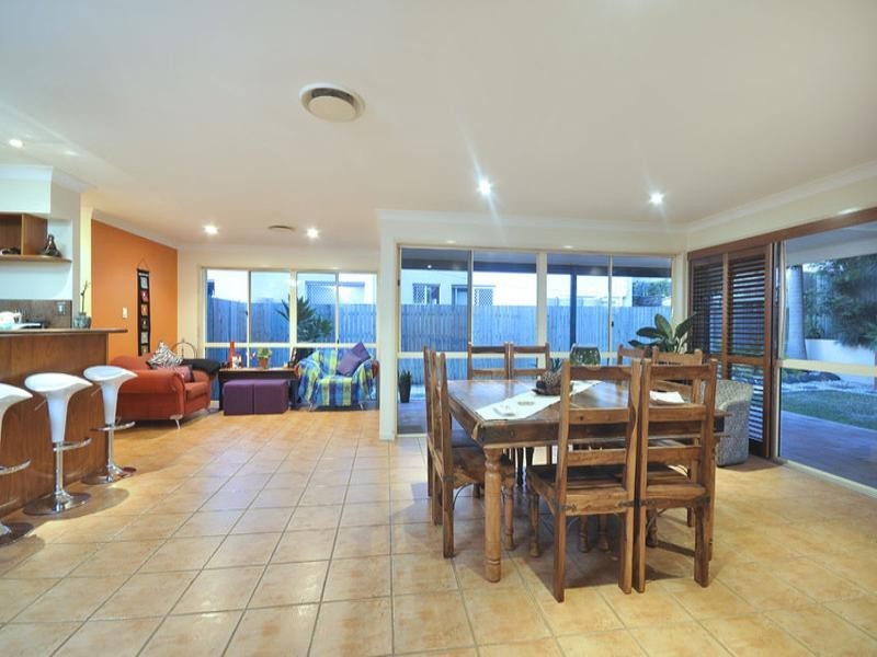 35 Windsor Place, Carindale QLD 4152