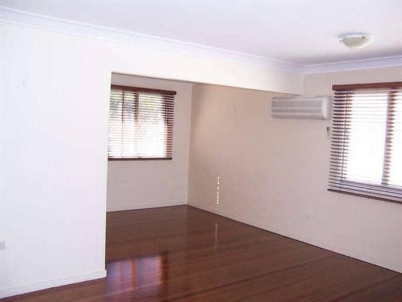 26 McIlwraith Avenue, Norman Park QLD 4170