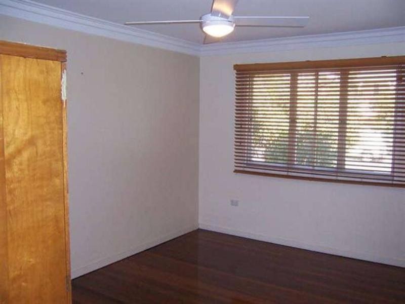 26 McIlwraith Avenue, Norman Park QLD 4170