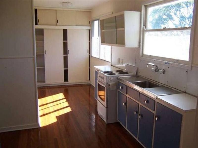 26 McIlwraith Avenue, Norman Park QLD 4170