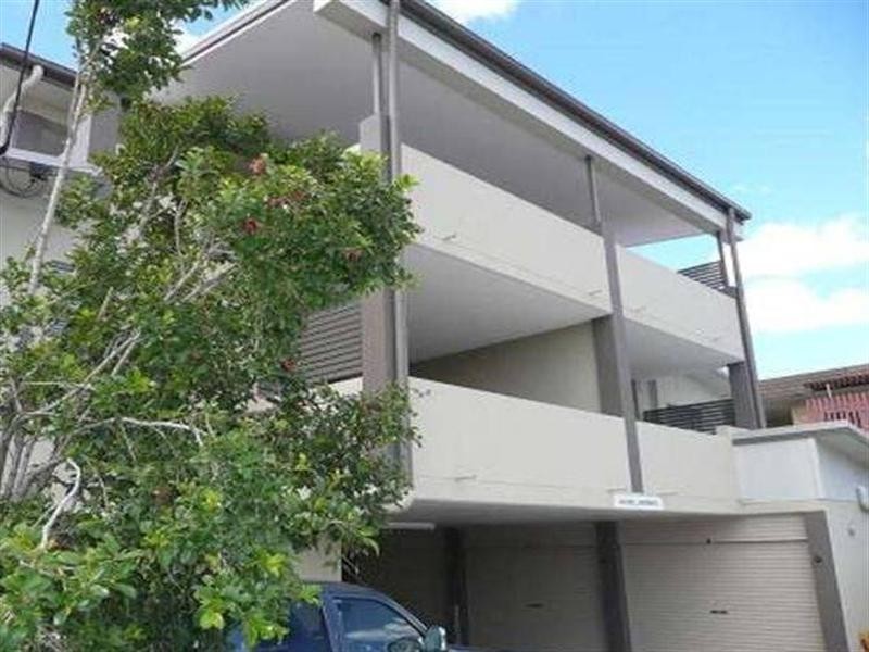 1/298 Cavendish Road, Coorparoo QLD 4151