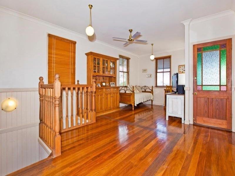 35 Headfort Street, Greenslopes QLD 4120