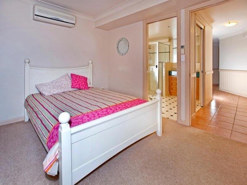 35 Headfort Street, Greenslopes QLD 4120