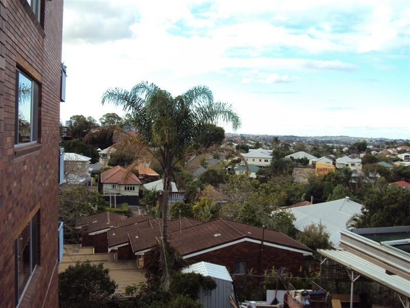 2/52 Henzell Terrace, Greenslopes QLD 4120