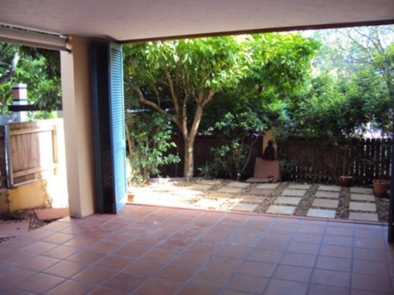 2/24 Grosvenor Street, Balmoral QLD 4171