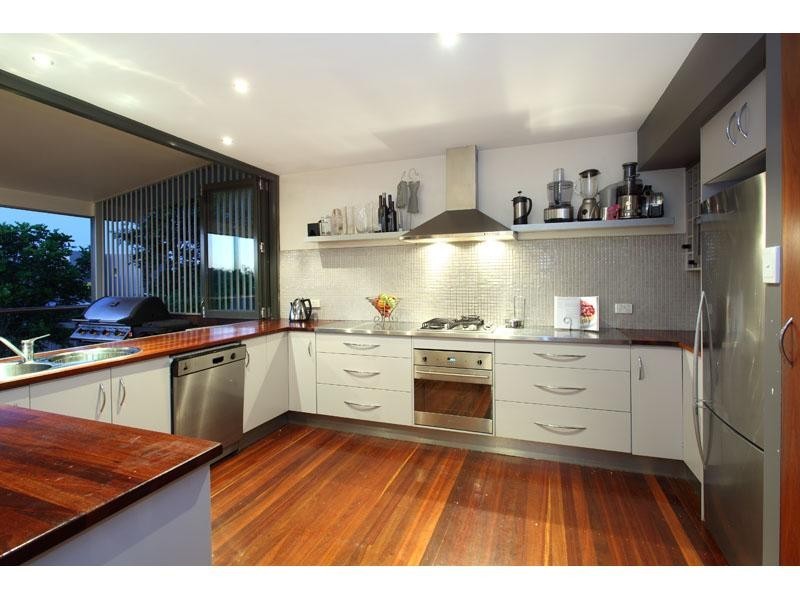 10 Dagmar Street, Holland Park West QLD 4121