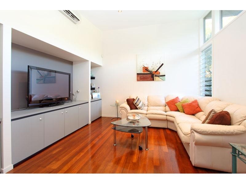 10 Dagmar Street, Holland Park West QLD 4121