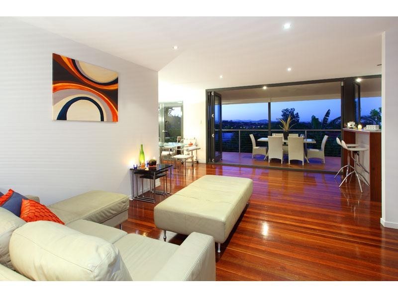 10 Dagmar Street, Holland Park West QLD 4121