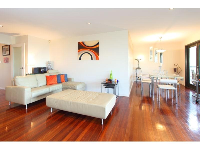 10 Dagmar Street, Holland Park West QLD 4121