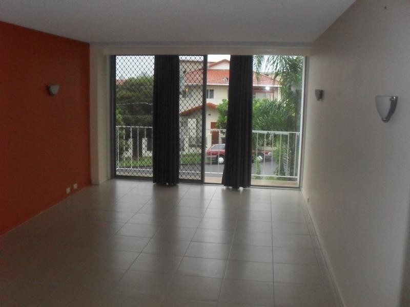 4/223 Cavendish Road, Coorparoo QLD 4151