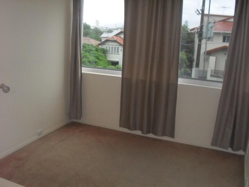 4/223 Cavendish Road, Coorparoo QLD 4151