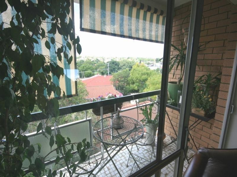 5/76 Kitchener Street, Coorparoo QLD 4151