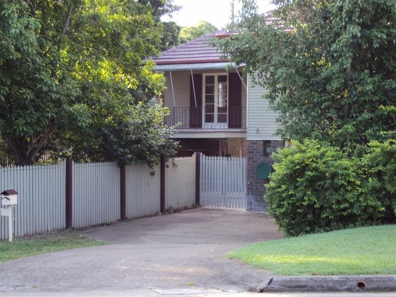 8 Sydney Avenue, Camp Hill QLD 4152