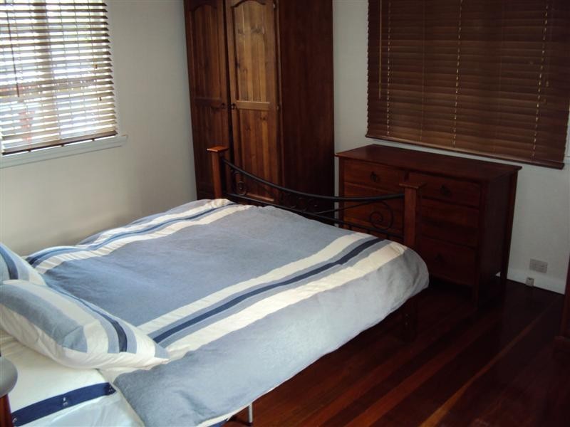 8 Sydney Avenue, Camp Hill QLD 4152