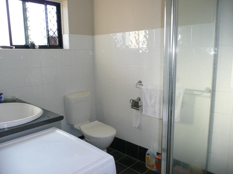 3/8 Kitchener, Coorparoo QLD 4151