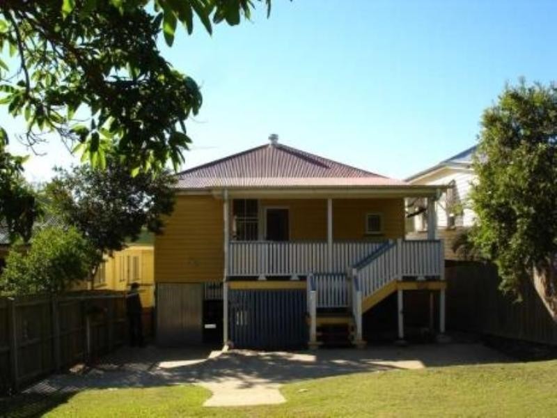 33 Wylie Avenue, Coorparoo QLD 4151