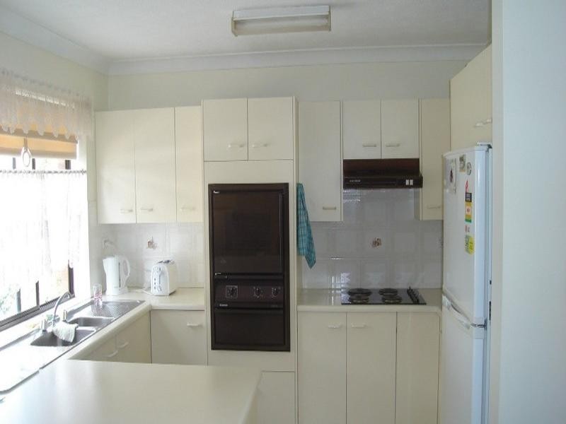 2/233 Cavendish Road, Coorparoo QLD 4151